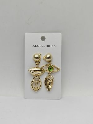 Gewone metalen lip- en oogstok-oorbellen Het perfecte accessoire voor elke outfit